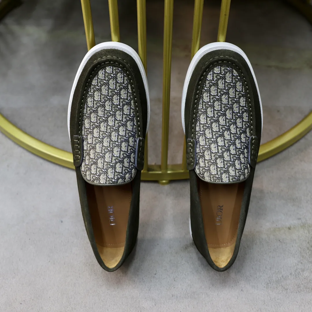 Ex-factory price: 540🙅‍♂️🙅‍♂️🙅‍♂️ Brand: Dior DIOR Standard code: Men's code 38/44 (45 can be customized) Grade: Same as the official website Material: Original cowhide stitching, cowhide lining, original TPU wear-resistant soft outsole Style categories: Leisure and sports version, footwear for driving, young fashion, European and American trends, British style Color: actual picture color
